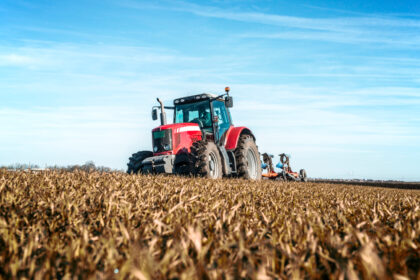 Czy ciągnik i traktor to to samo?